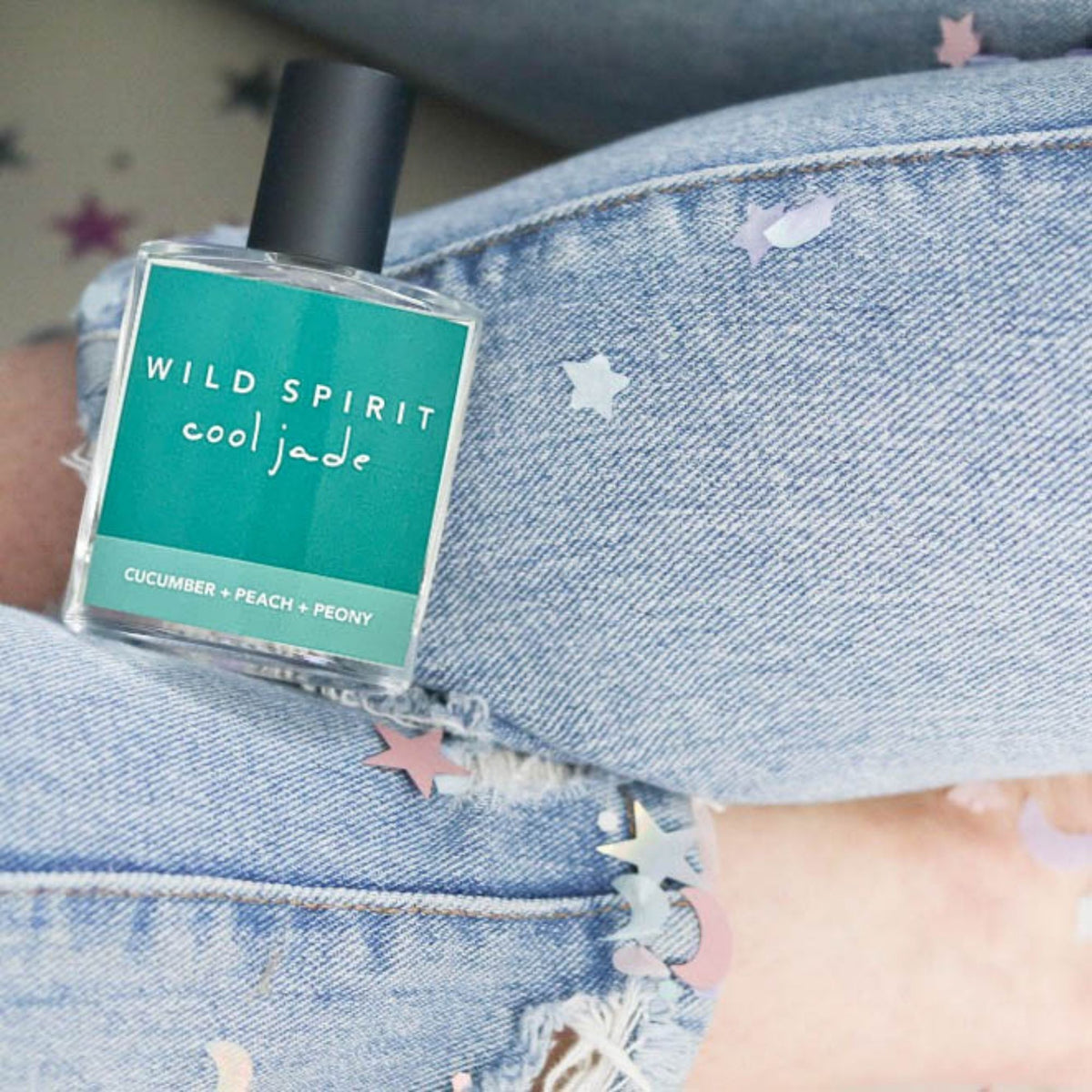 Cool Jade perfume: The scent of sunshine and summer with notes of cool cucumber, Georgia peach, and luscious peony petals.