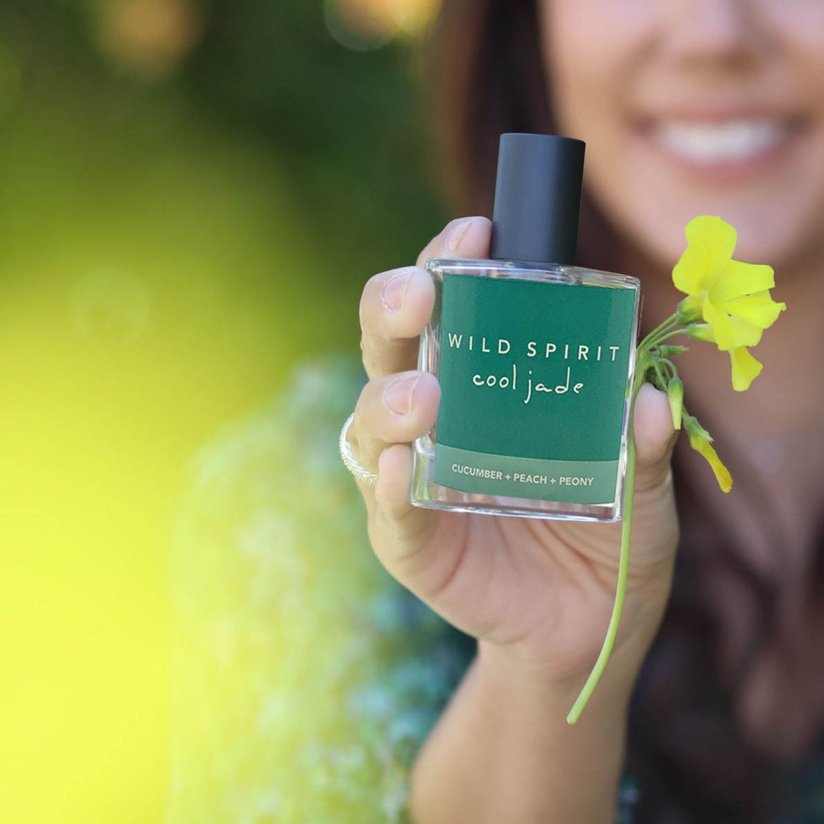 Cool Jade perfume: The scent of sunshine and summer with notes of cool cucumber, Georgia peach, and luscious peony petals.